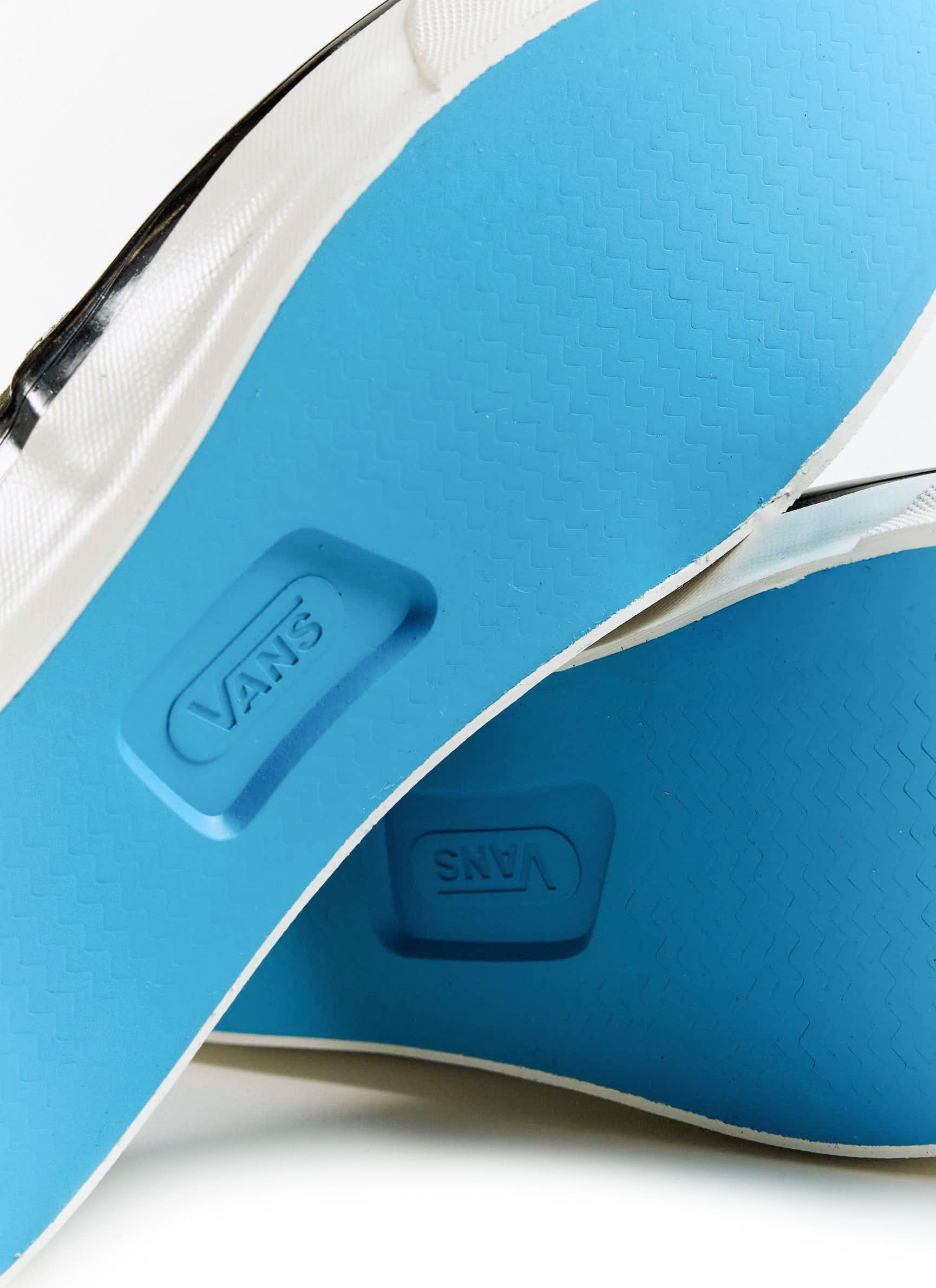 Close-up of the blue Sola Foam anti-fatigue insoles in the Vans Premium Authentic 44 shoes from Percival.