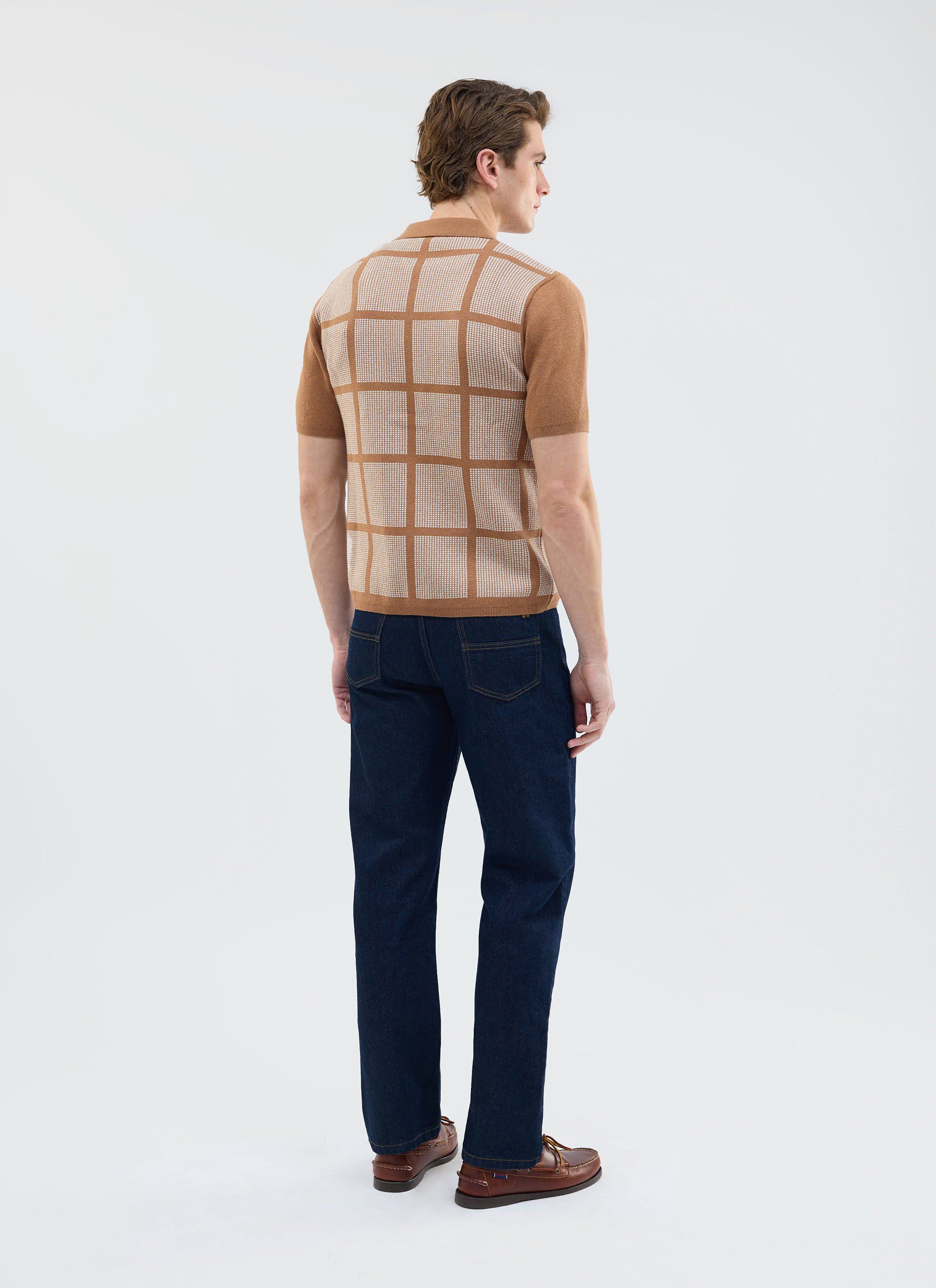 A model, seen from behind, wears the Percival Costa Knitted Shirt in tobacco, featuring a retro square pattern.