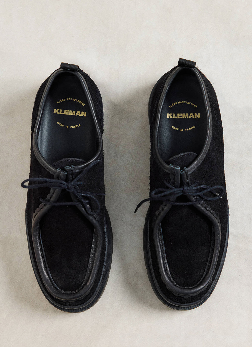 Top-down view of the black Kleman Major VP Oak 2 shoes showcasing their suede material, leather trim, and branded insoles.