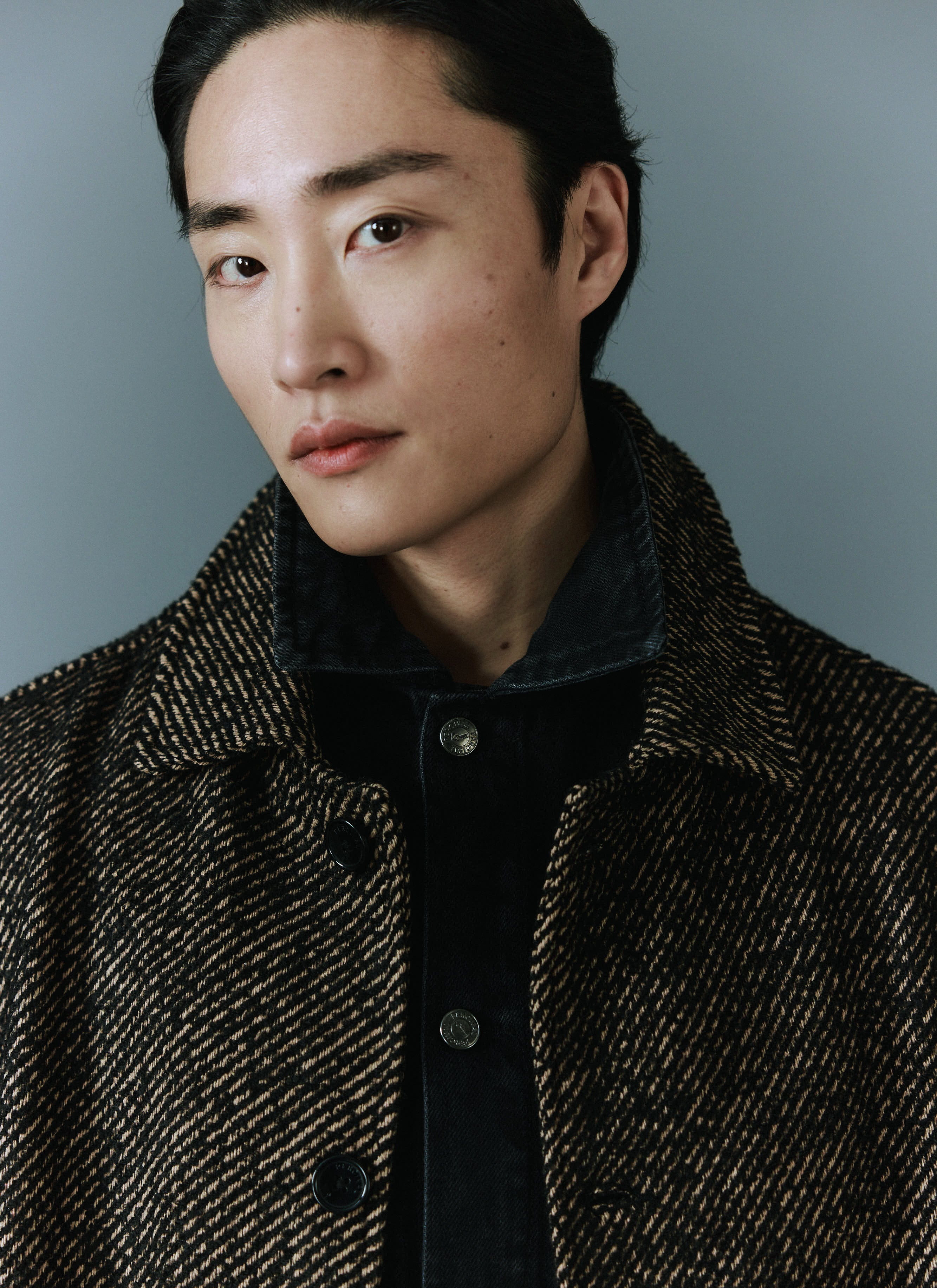 close up of the Percival Minnesota Overcoat in an Oak black and tan herringbone twill, showing the collar detail.